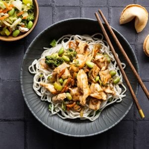 #3 Poulet teriyaki (Ya) sur riz basmati aux légumes et à l’échalote verte (Ya)