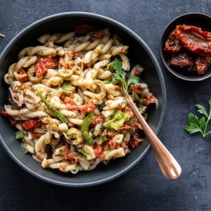 8. Salade de gemellis aux tomates séchées et olives vertes (produits Taouk) - 2 ou 4 portions