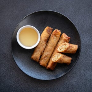 12. Rouleaux impériaux et sauce d’accompagnement (Produits Doux Zen), parfait avec le canard au miel, ail et gingembre! - 4 unités