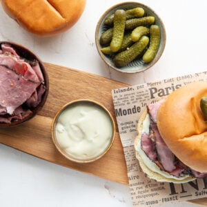 9. Sandwich x2 - 2 pains briochés, smoked meat et dijonnaise aux cornichons - 350g