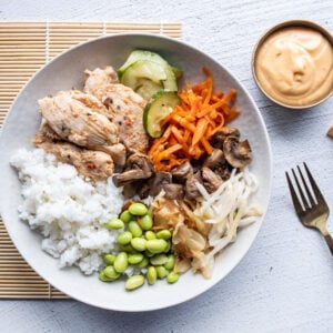 #3 Bibimbap (poke bowl) au poulet, légumes sautés (Ya,Sé), riz à sushi et mayo coréenne (Ya,Sé,P,M,O)