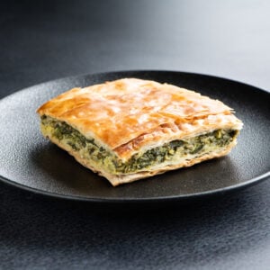 14. Feuilleté aux épinards et fromage feta (produits Taouk), parfait avec les boulettes à la grecque ou en entrée avec la morue charbonnière! - morceau de 3.5” x 3.5”