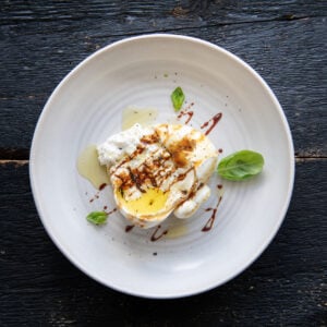 17. Burrata *prix imbattable!*, idéal avec le risotto et la salade de pâtes au pesto, feta et olives! - 125g