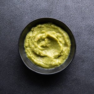 22. Guacamole, parfait avec la salade thaïe au canard et le pâté mexicain! (produit congelé au comptoir, décongelé en livraison) - 60ml