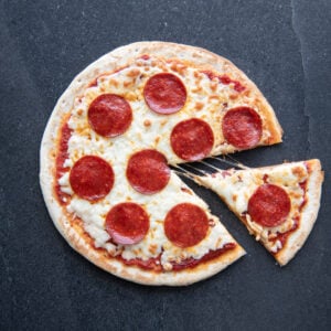 10. Pizza au fromage et petits pepperonis de style Brooklyn - 9” 1 à 2 personnes