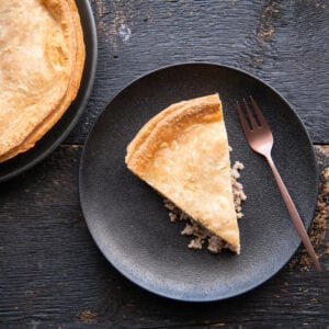 12. Pâté à la viande (produit de Boucherie et Délices de la Rive-Sud) - 9” 2 à 4 portions