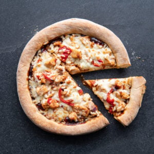 10. Pizza au poulet BBQ - 9” 1 à 2 portions