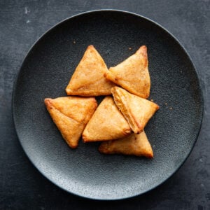 17. *NOUVEAU* Bouchées de samosas au poulet, parfaite entrée du dahl de lentilles! (produit congelé au comptoir, décongelé en livraison) - 6 unités de 20g