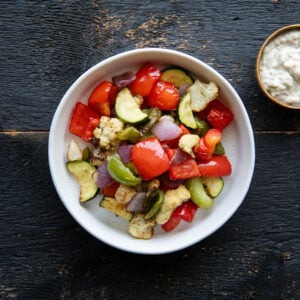 13. *BBQ!* Mélange de légumes à griller et vinaigrette au citron, ail rôti et parmesan - 400g