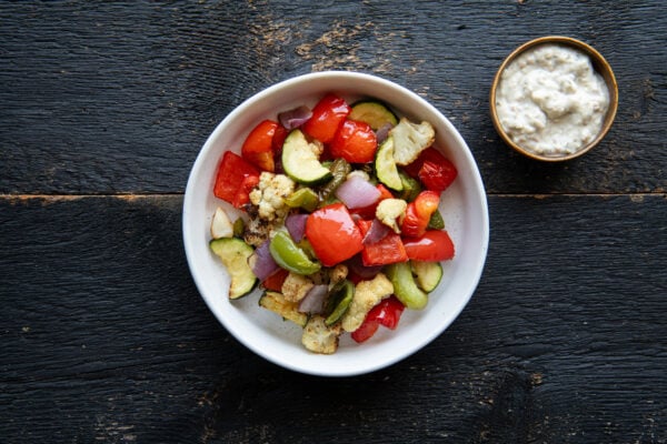 13. *BBQ!* Mélange de légumes à griller et vinaigrette au citron, ail rôti et parmesan - 400g