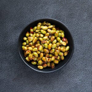 19. Edamame au chili crisp *légèrement épicé*  -150g