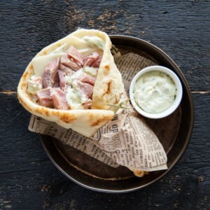 9. Sandwich x2 - 2x tortillas, effiloché de jambon, mayo au pesto et fromage mozzarella - 350g